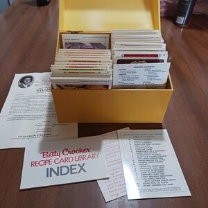 BETTY CROCKER Recipe Card Library Yellow Box & Cards Index READ